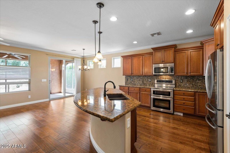 028-Kitchen and Dining