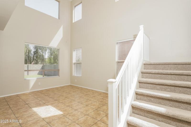 005-photo-living-room-10947270