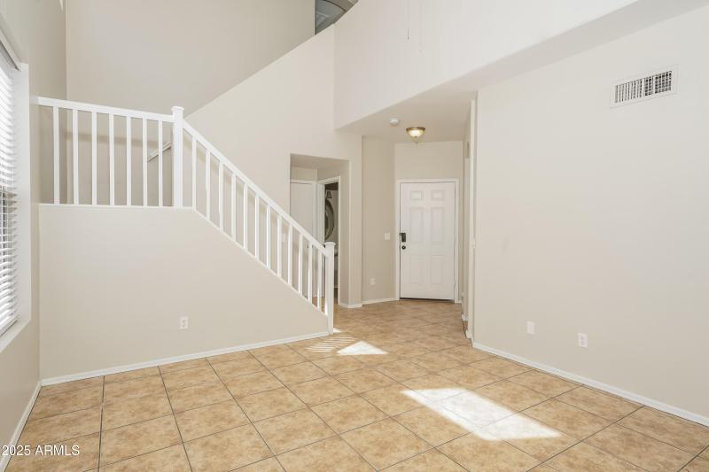 006-photo-living-room-10947271