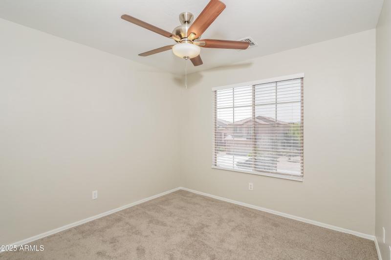 011-photo-bedroom-10947266