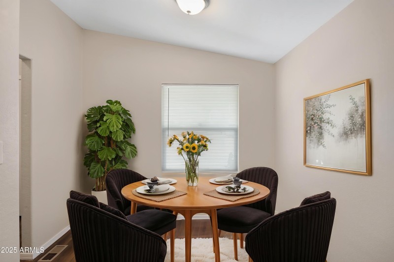 SECONDARY DINING AREA