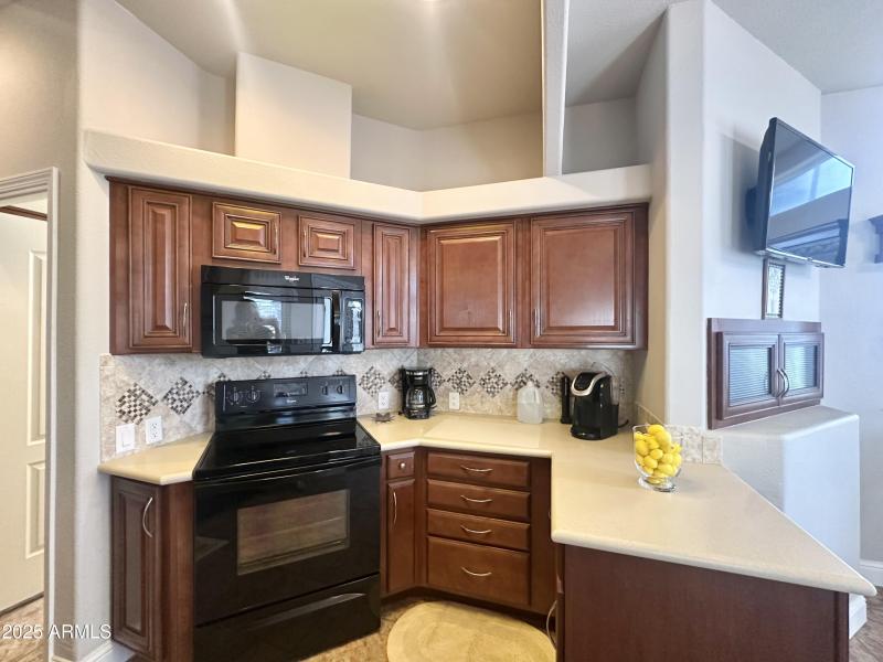 LOOK AT THE COUNTER SPACE!