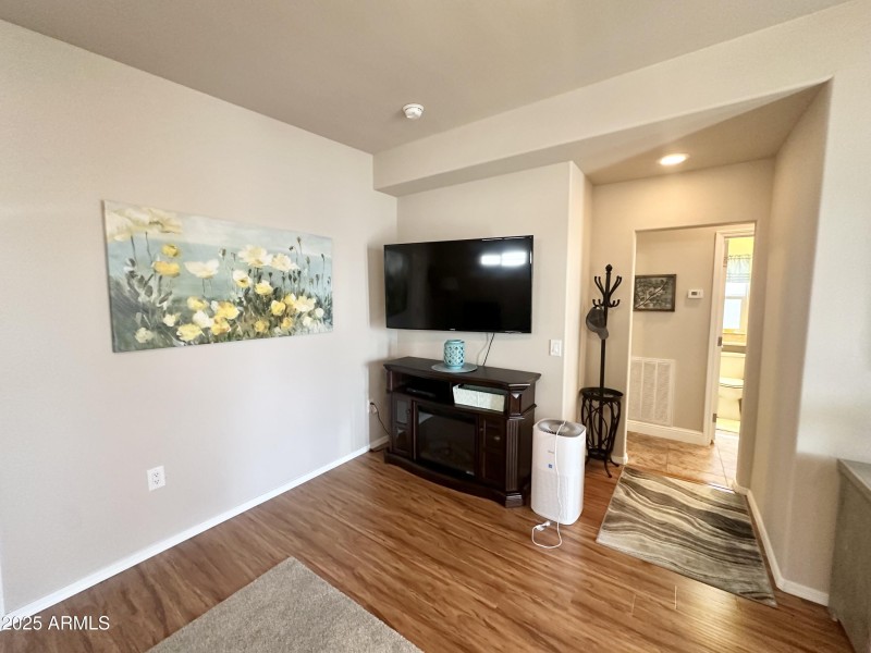 GORGEOUS WOOD LOOK FLOORING