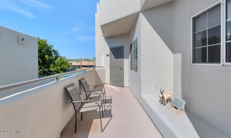 7710 E Gainey Ranch Rd-large-008-028-771