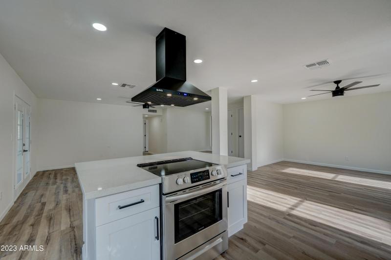 7113 W Sunnyside -10