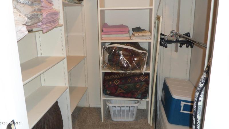 walk in closet in bdr 2