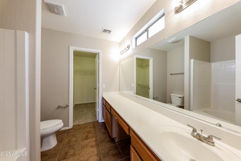 024-photo-primary-bathroom-13573638