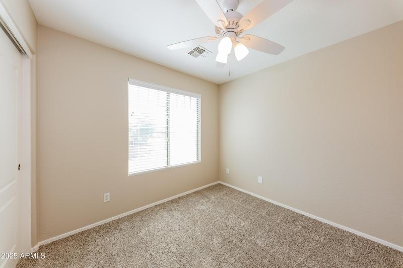 026-photo-bedroom-13573632