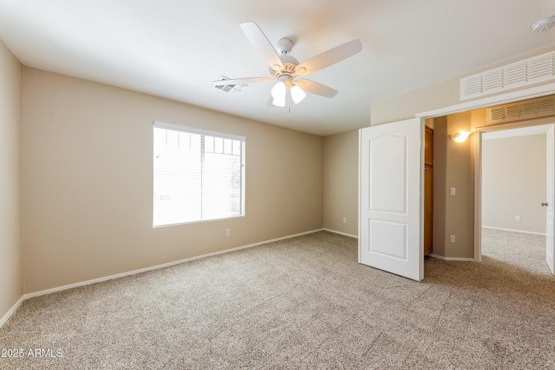 027-photo-bedroom-13573634