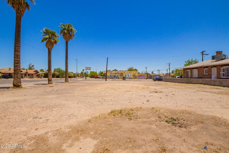 2023 W Jefferson St 5