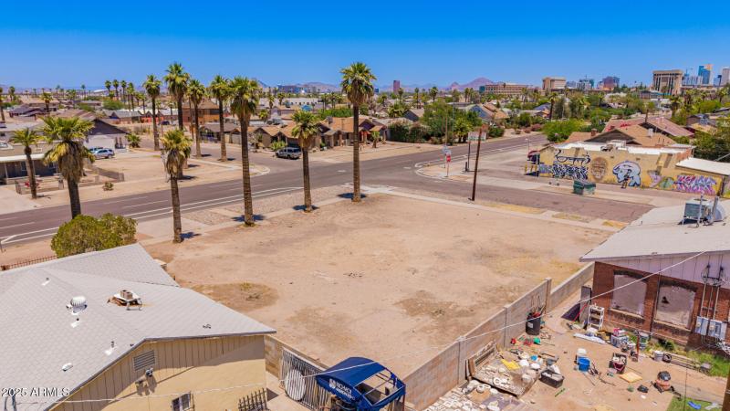 2023 W Jefferson St 1