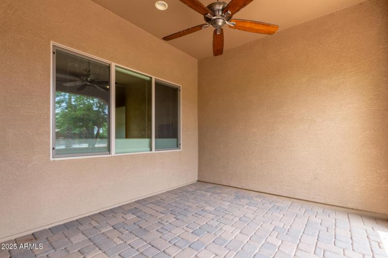 No neighbors behind you