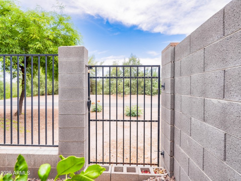 Direct access to bike/walking path