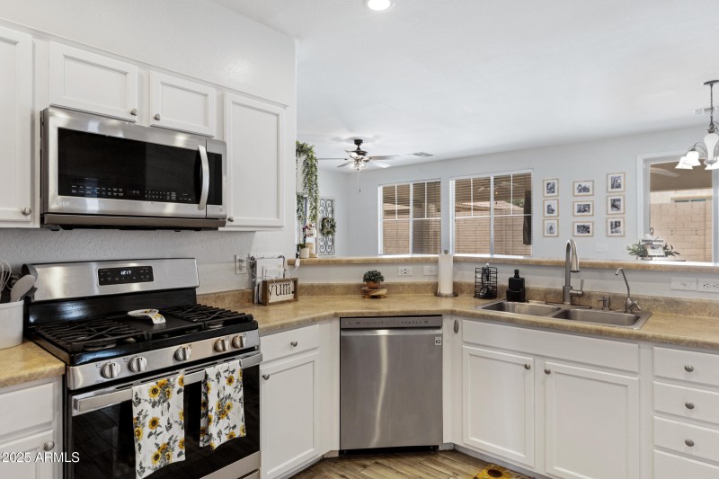 17292 W Pinnacle Vista Dr-10