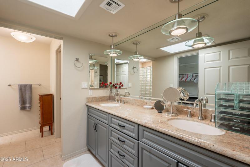 2413 E Rancho - Bath 2 counter 2