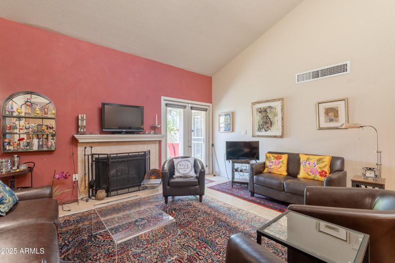 2413 E Rancho - Living