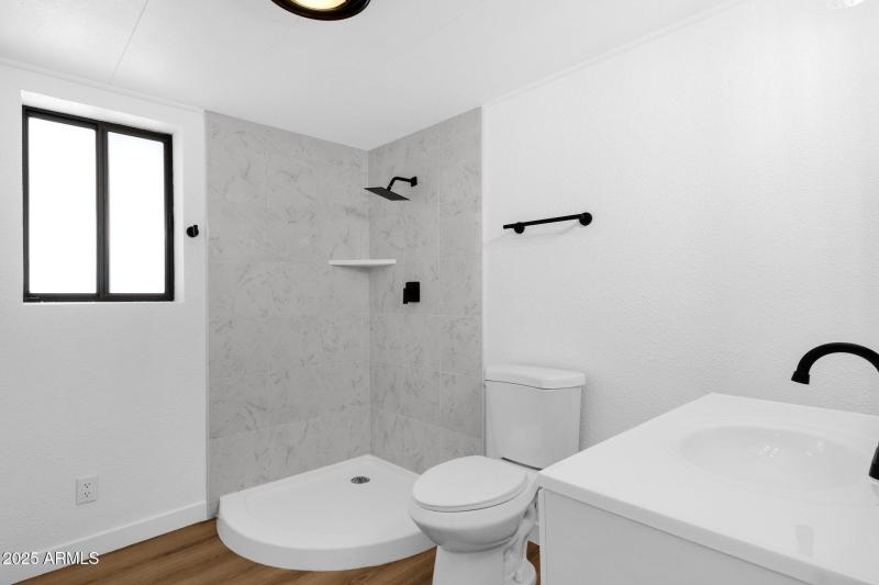 Beautiful 3:4 bathroom