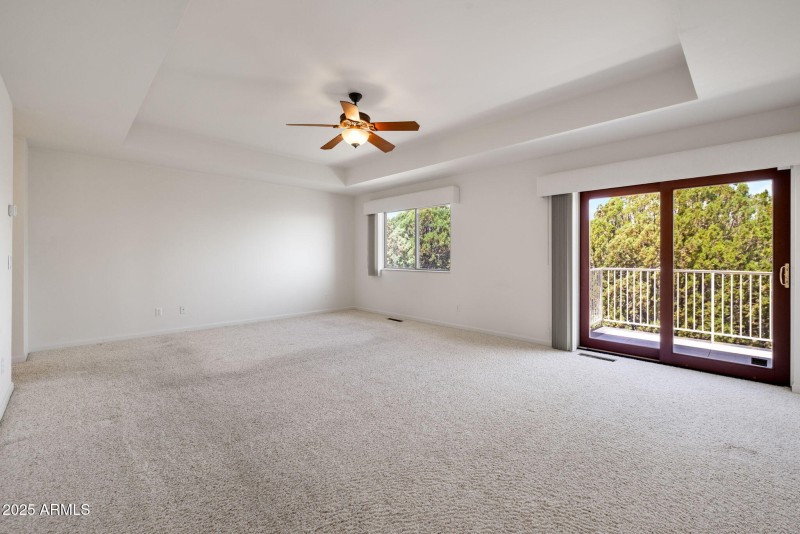 13-Primary Bedroom (1)