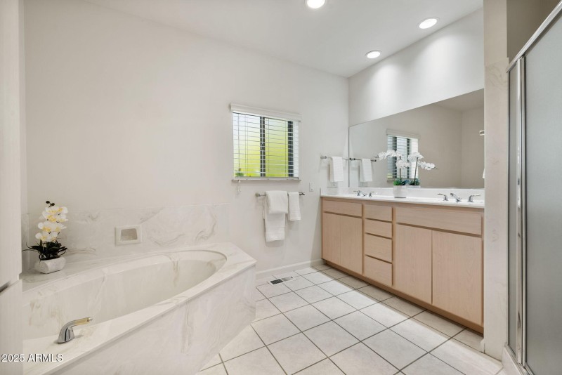 15-Primary Bathroom (1)