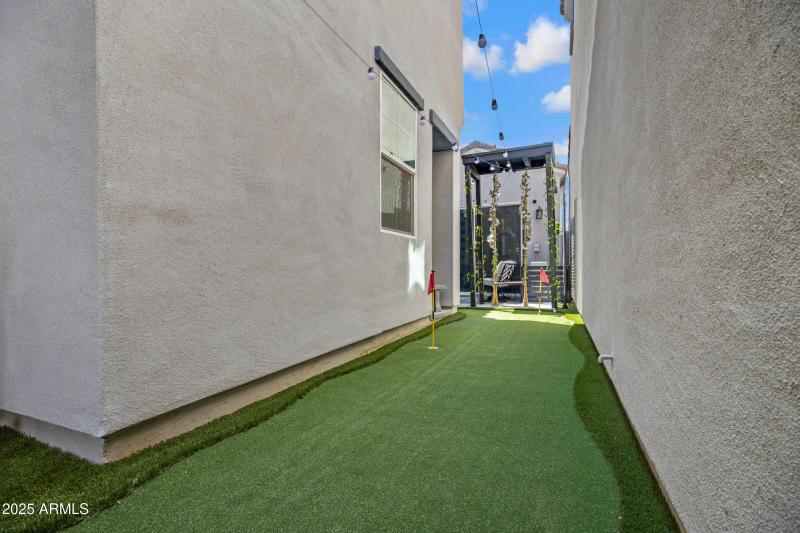 226 E Markwood Dr-23