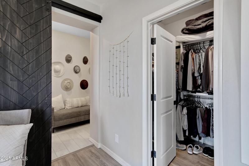 226 E Markwood Dr-37