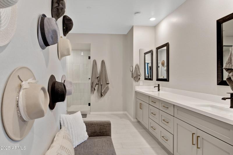 226 E Markwood Dr-39