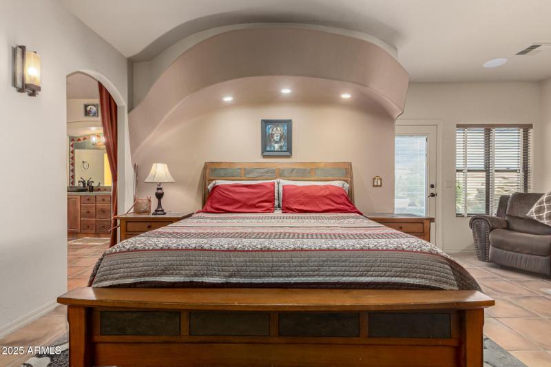 22 - Equestrian 11917