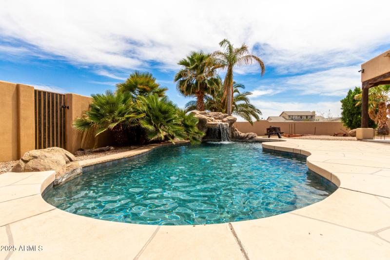 35 - Equestrian 11917