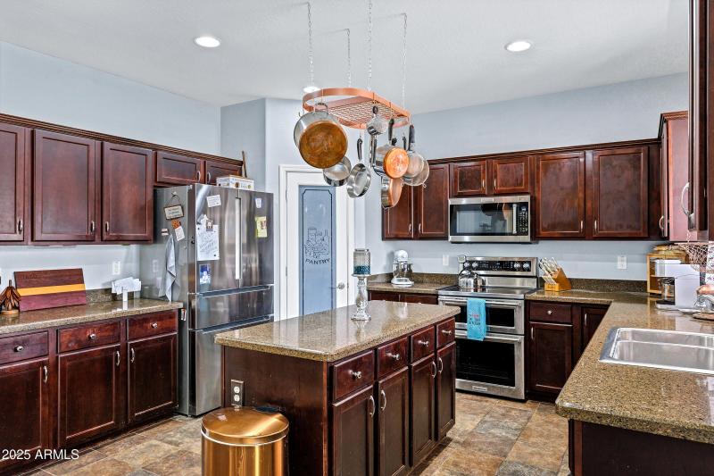 1565 E Prickly Pear Pl-16