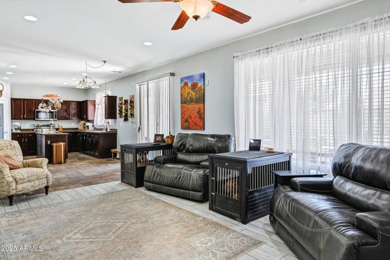 1565 E Prickly Pear Pl-22