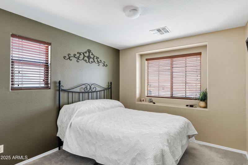 1565 E Prickly Pear Pl-31