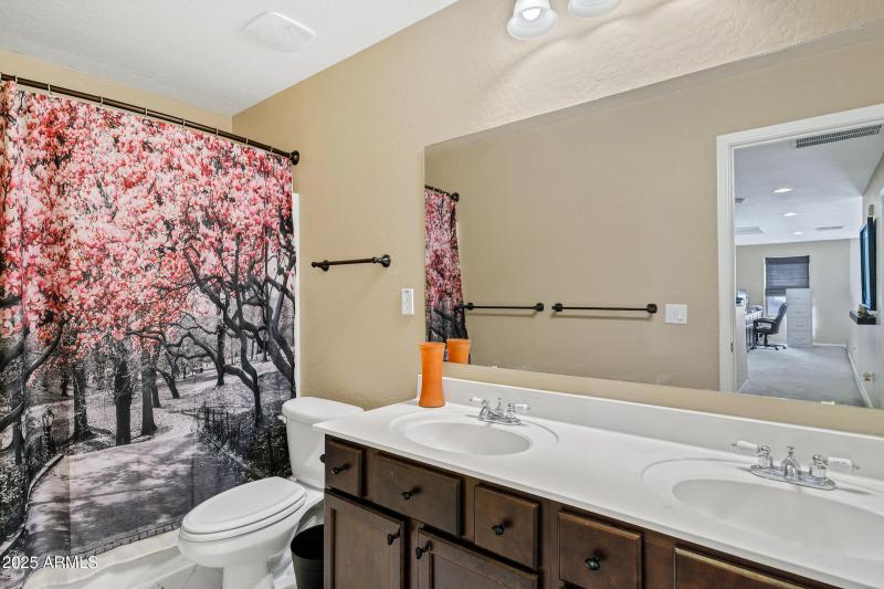 1565 E Prickly Pear Pl-32