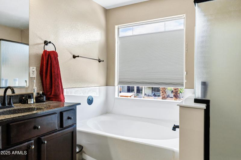 1565 E Prickly Pear Pl-40