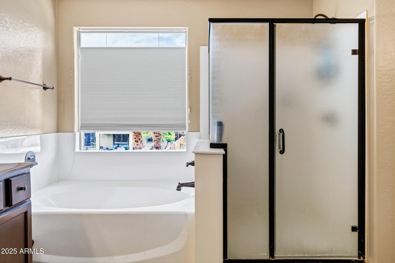 1565 E Prickly Pear Pl-41