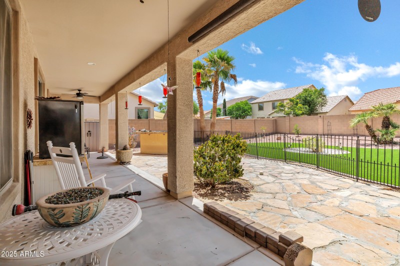 1565 E Prickly Pear Pl-49