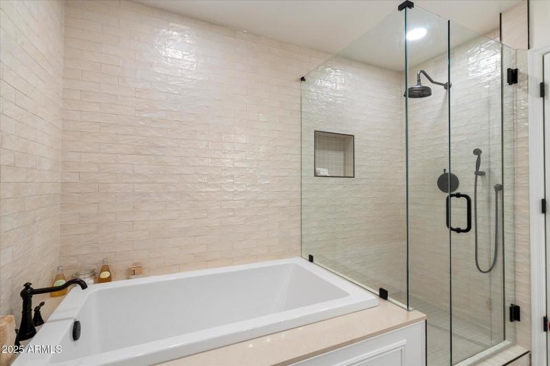 Guest Bathroom Shower/Bathtub