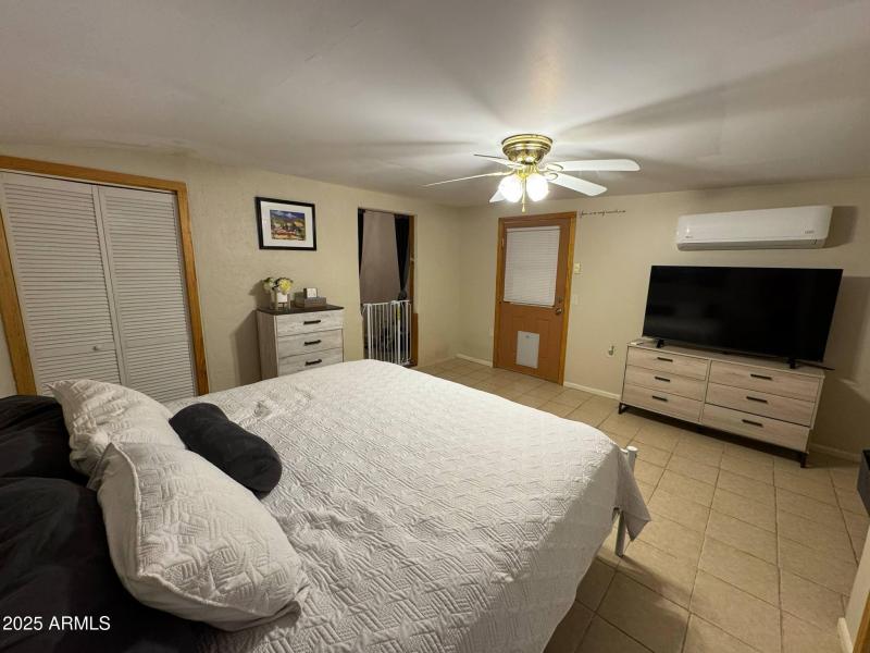 521 Lomita Bedroom 1a