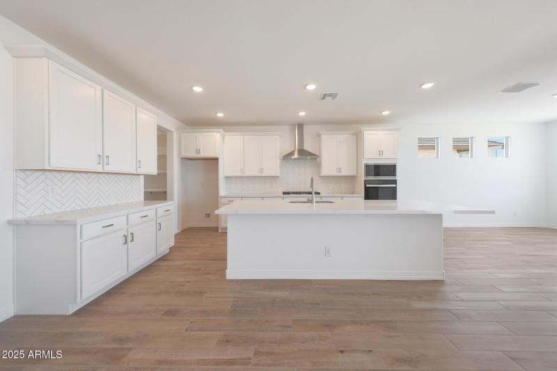 PHX_TierraVistoso_Lot 2010_Burgundy_1742