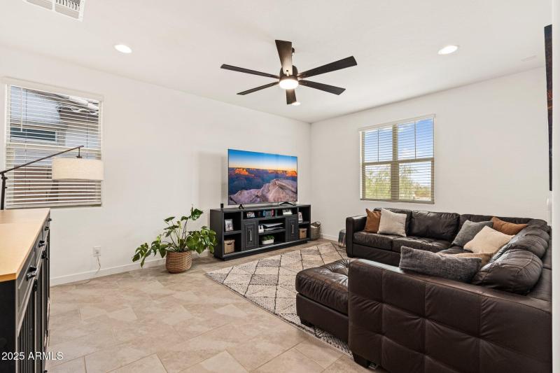 19968 W Flower St - 04