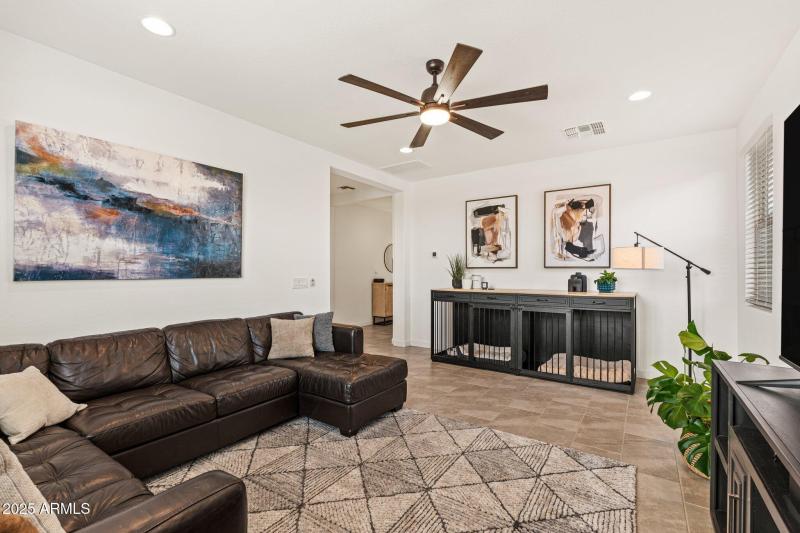 19968 W Flower St - 05