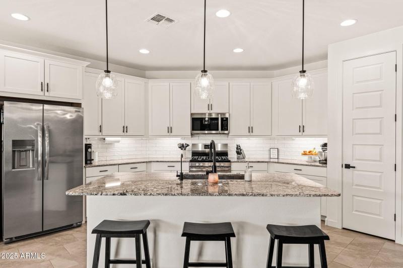 19968 W Flower St - 07