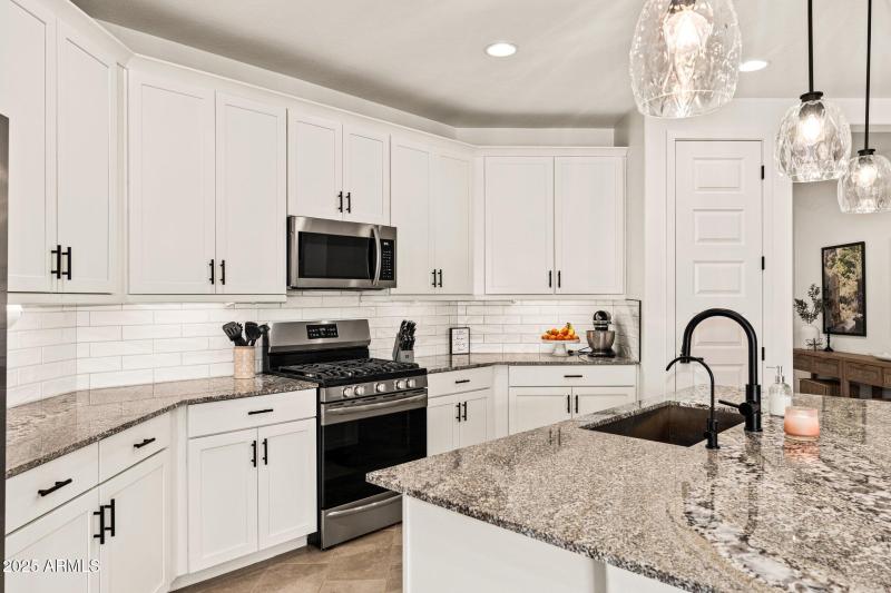 19968 W Flower St - 08