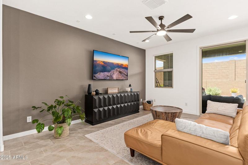 19968 W Flower St - 11