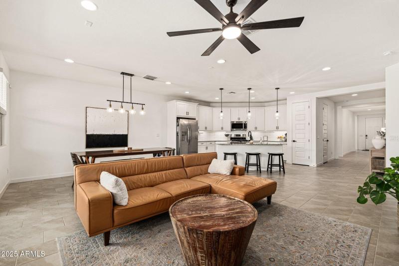 19968 W Flower St - 13