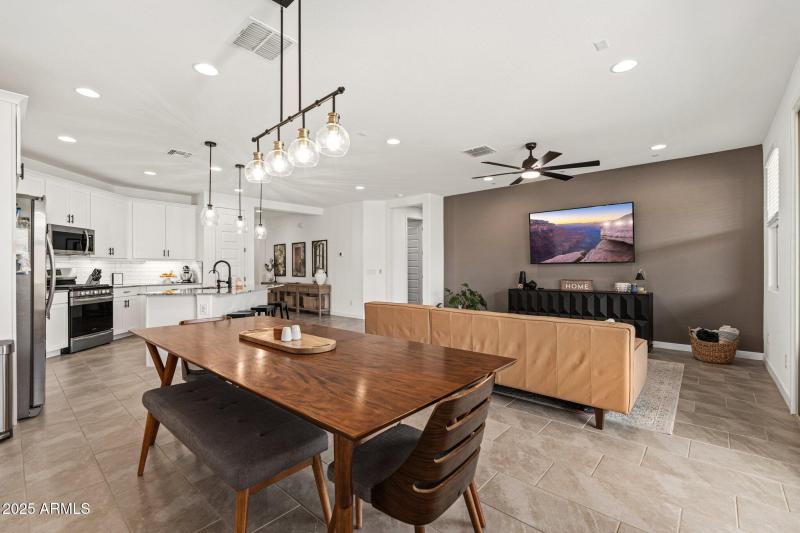 19968 W Flower St - 14