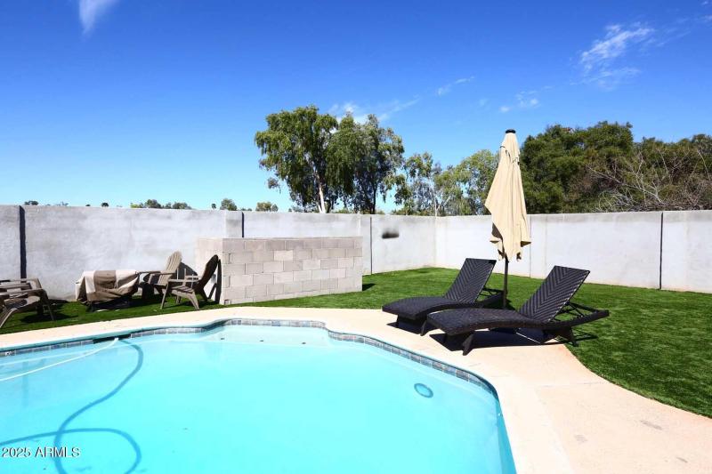 Pool-Lounge Area