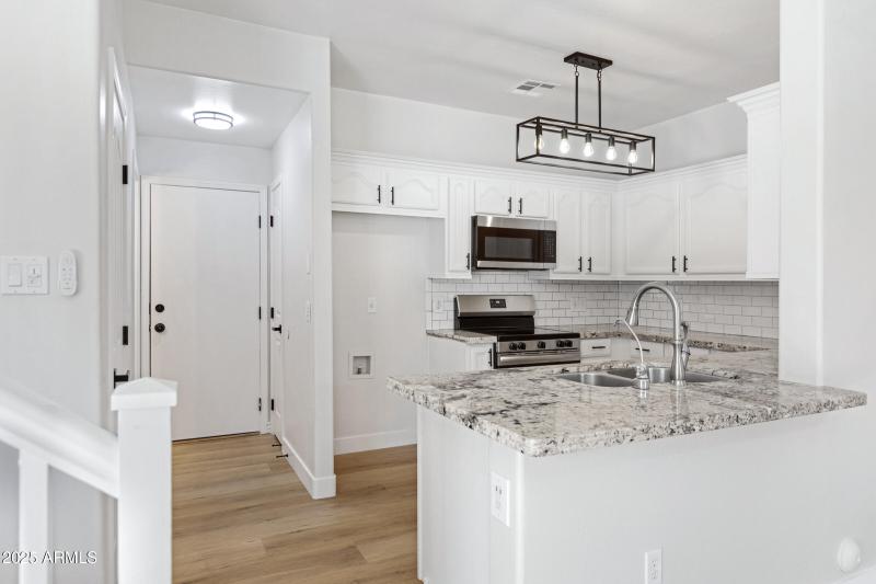 1563 S Longspur Ln-11