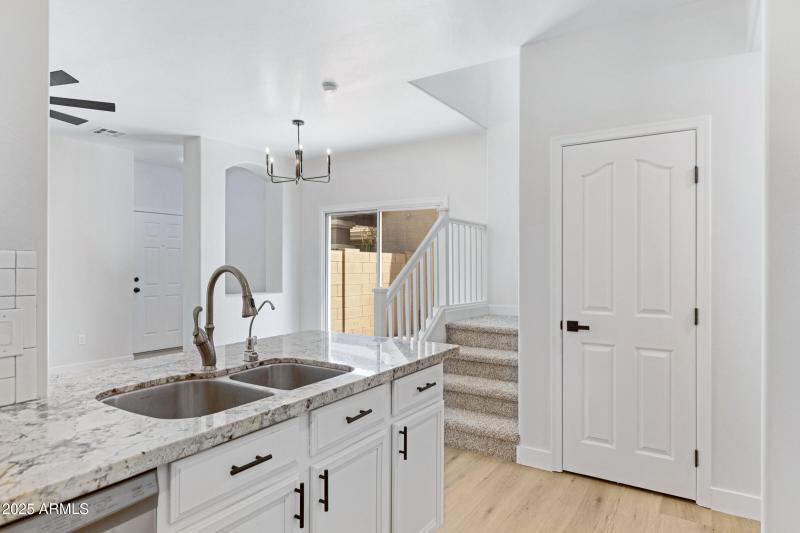 1563 S Longspur Ln-14