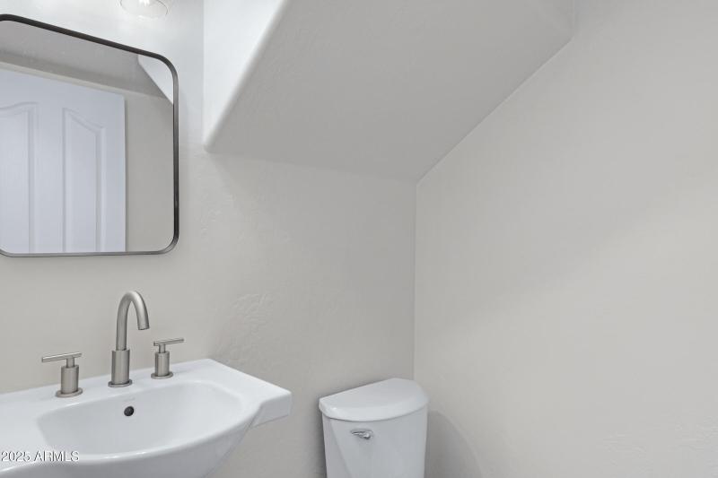 1563 S Longspur Ln-15