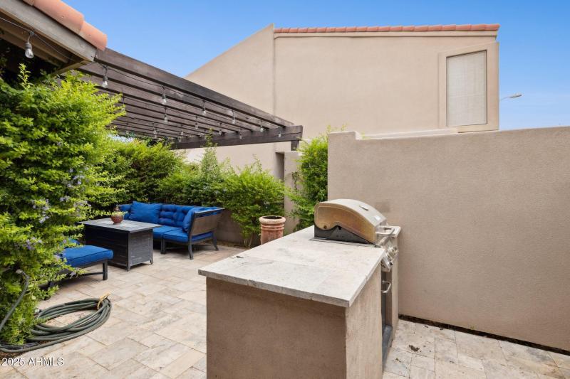 25-web-or-mls-5601-n-79th-st-1